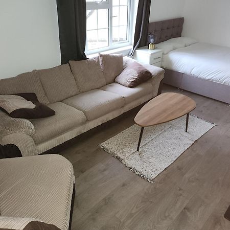 Flat With Work Station, Monitor, Smart Tv & Netflix Apartment London Luaran gambar