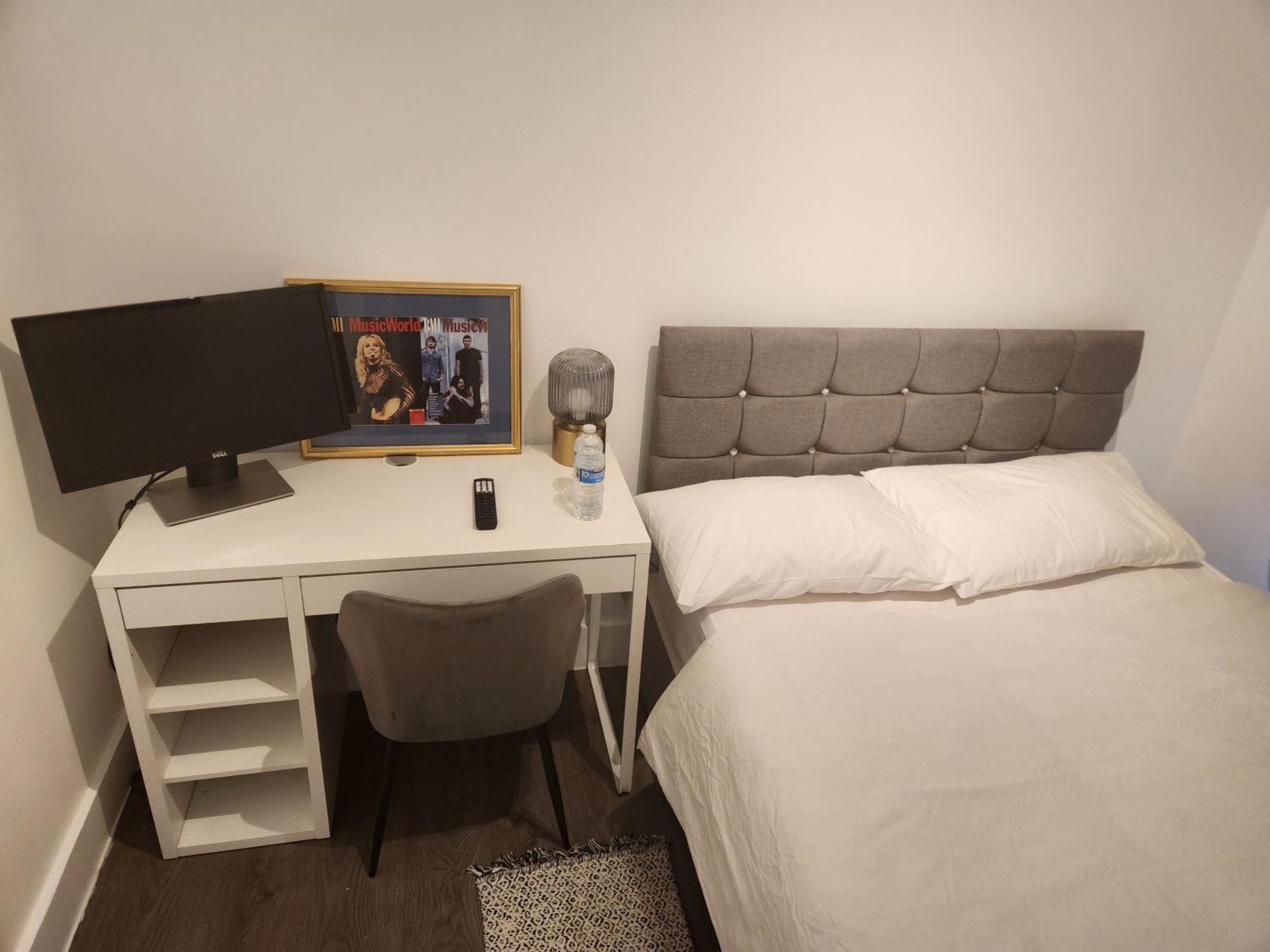 Flat With Work Station, Monitor, Smart Tv & Netflix Apartment London Luaran gambar