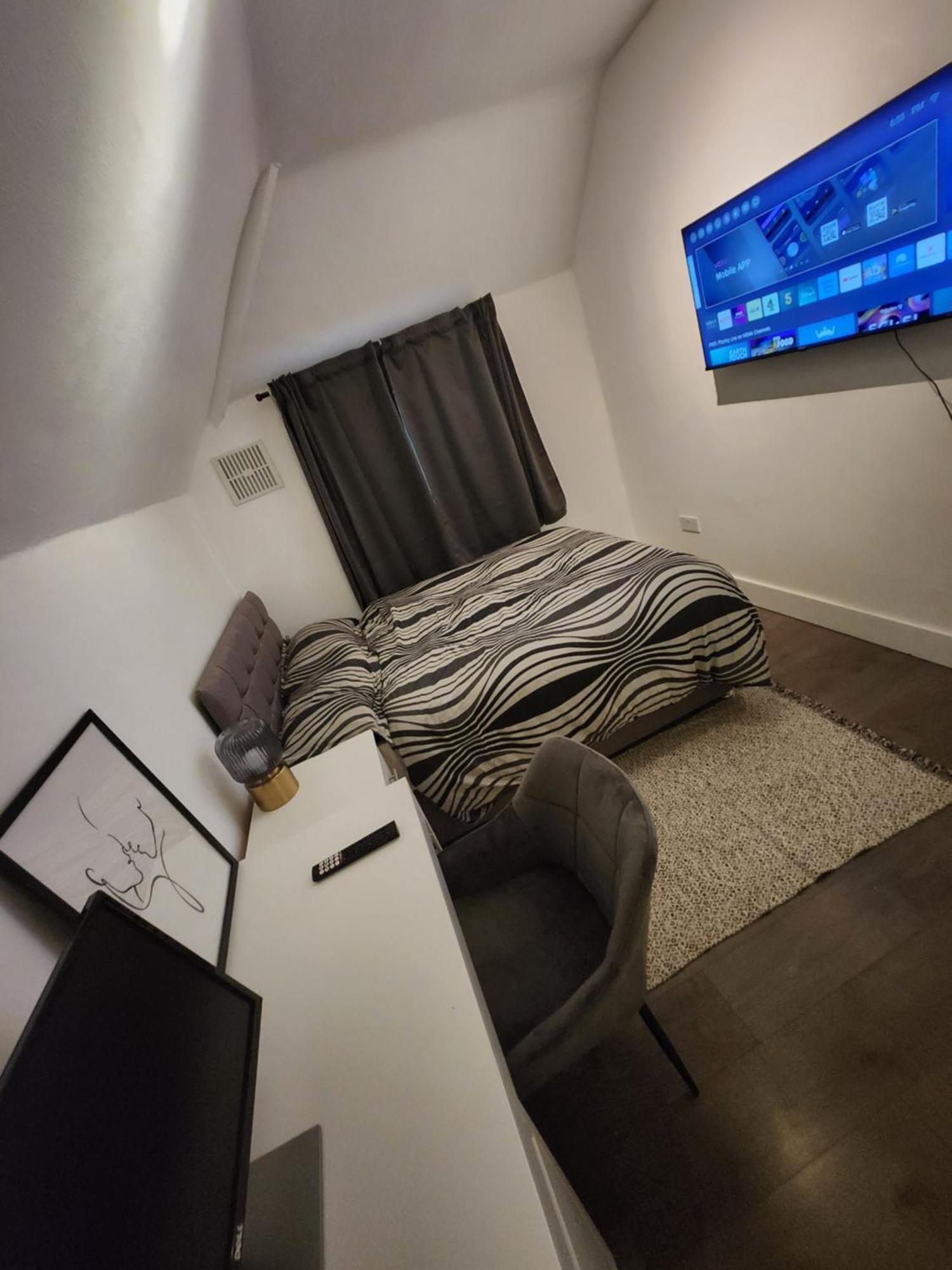 Flat With Work Station, Monitor, Smart Tv & Netflix Apartment London Luaran gambar