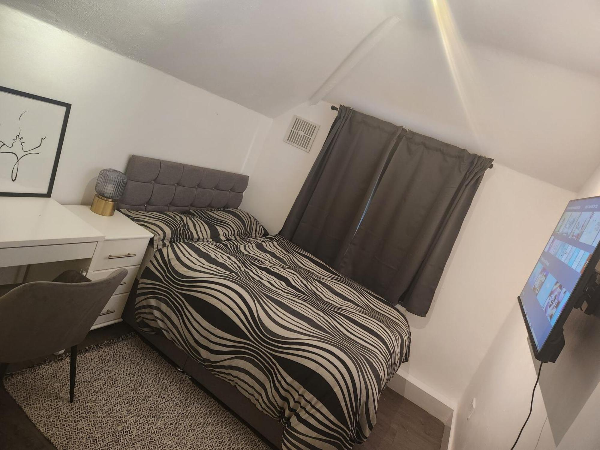 Flat With Work Station, Monitor, Smart Tv & Netflix Apartment London Luaran gambar