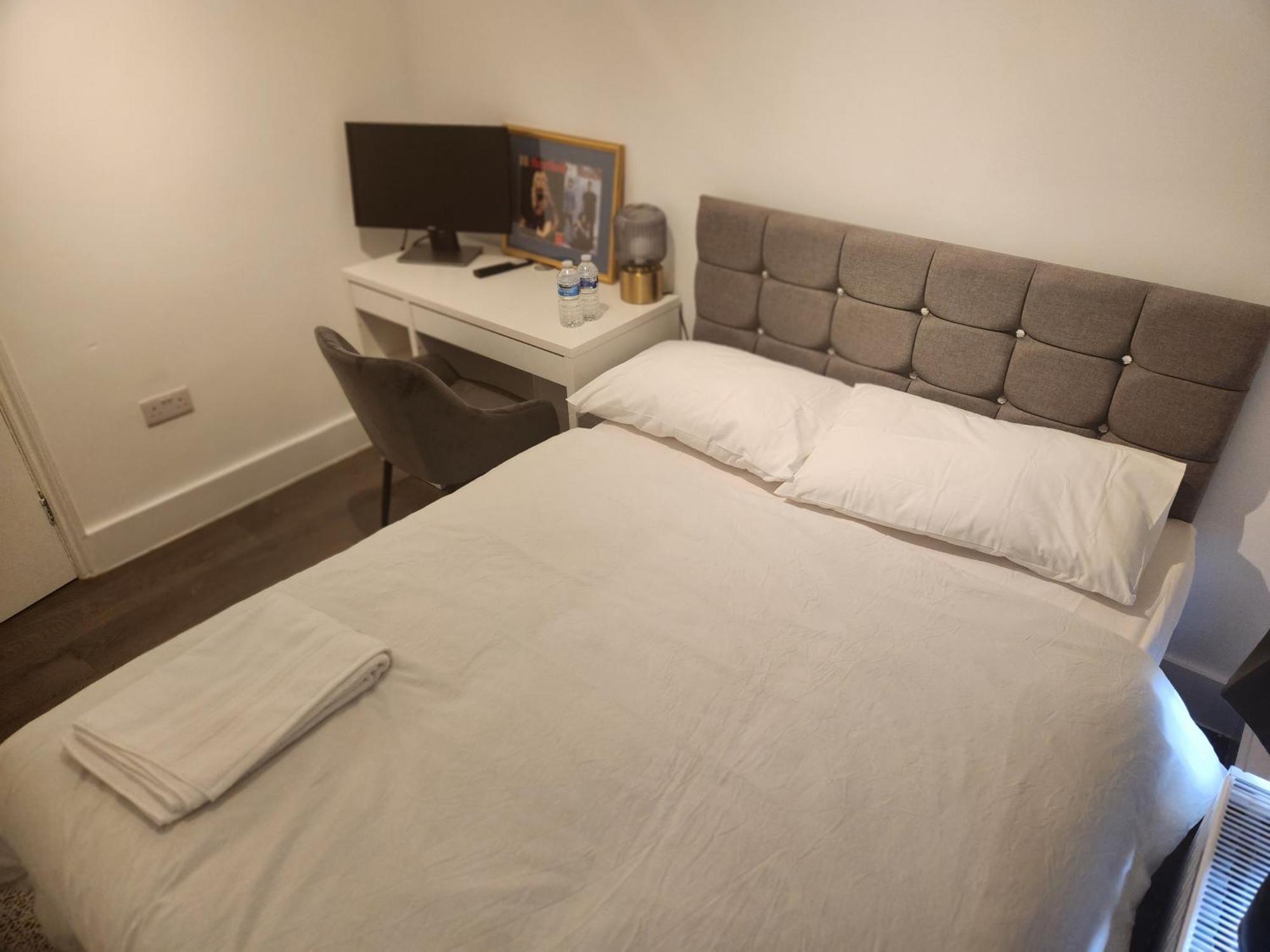Flat With Work Station, Monitor, Smart Tv & Netflix Apartment London Luaran gambar