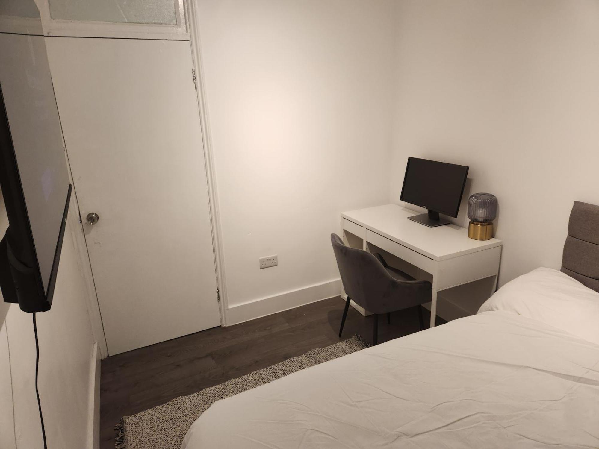 Flat With Work Station, Monitor, Smart Tv & Netflix Apartment London Luaran gambar