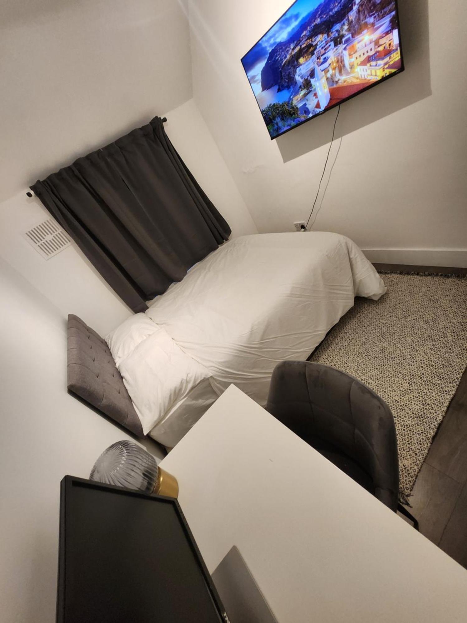 Flat With Work Station, Monitor, Smart Tv & Netflix Apartment London Luaran gambar
