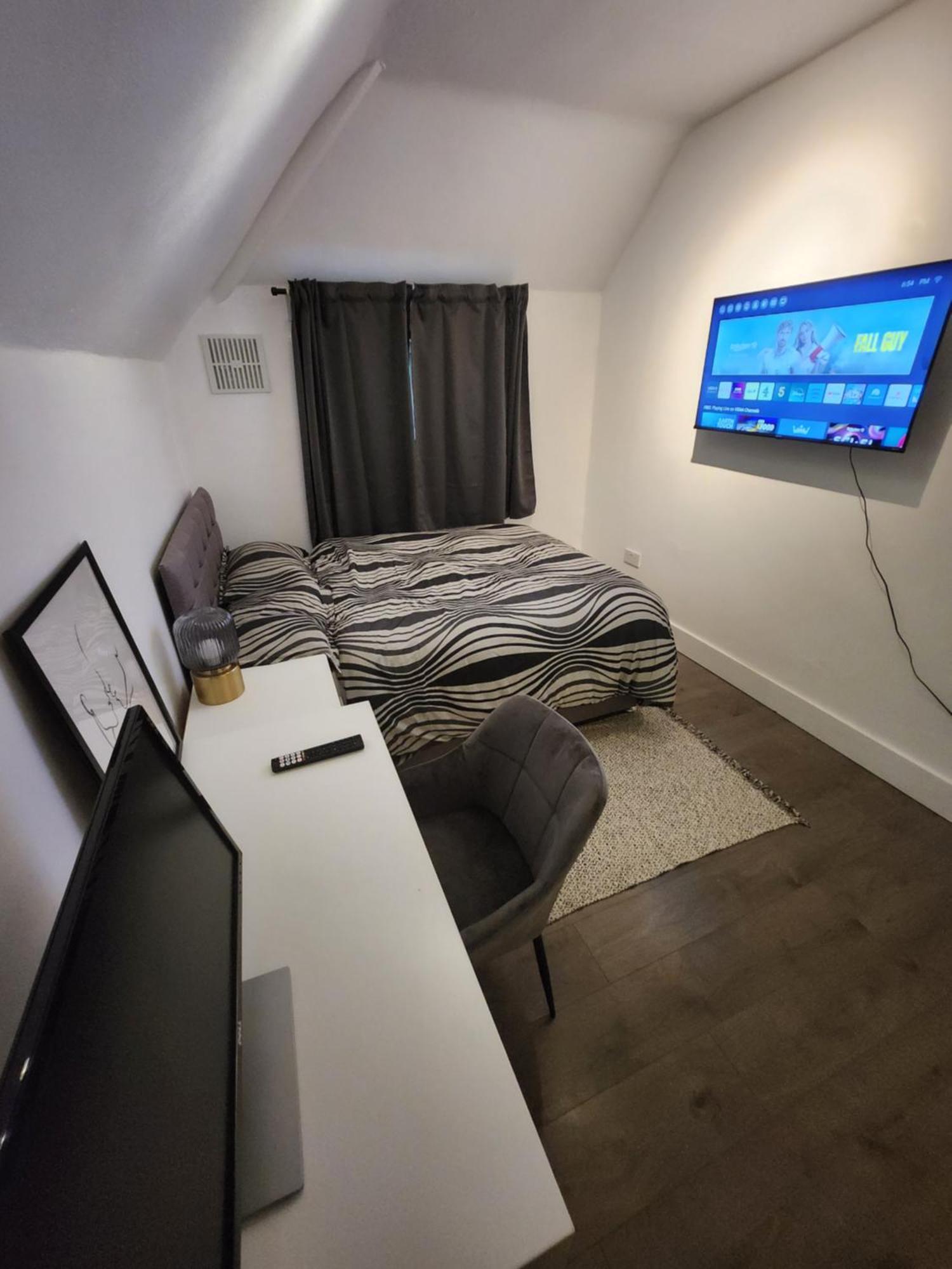 Flat With Work Station, Monitor, Smart Tv & Netflix Apartment London Luaran gambar