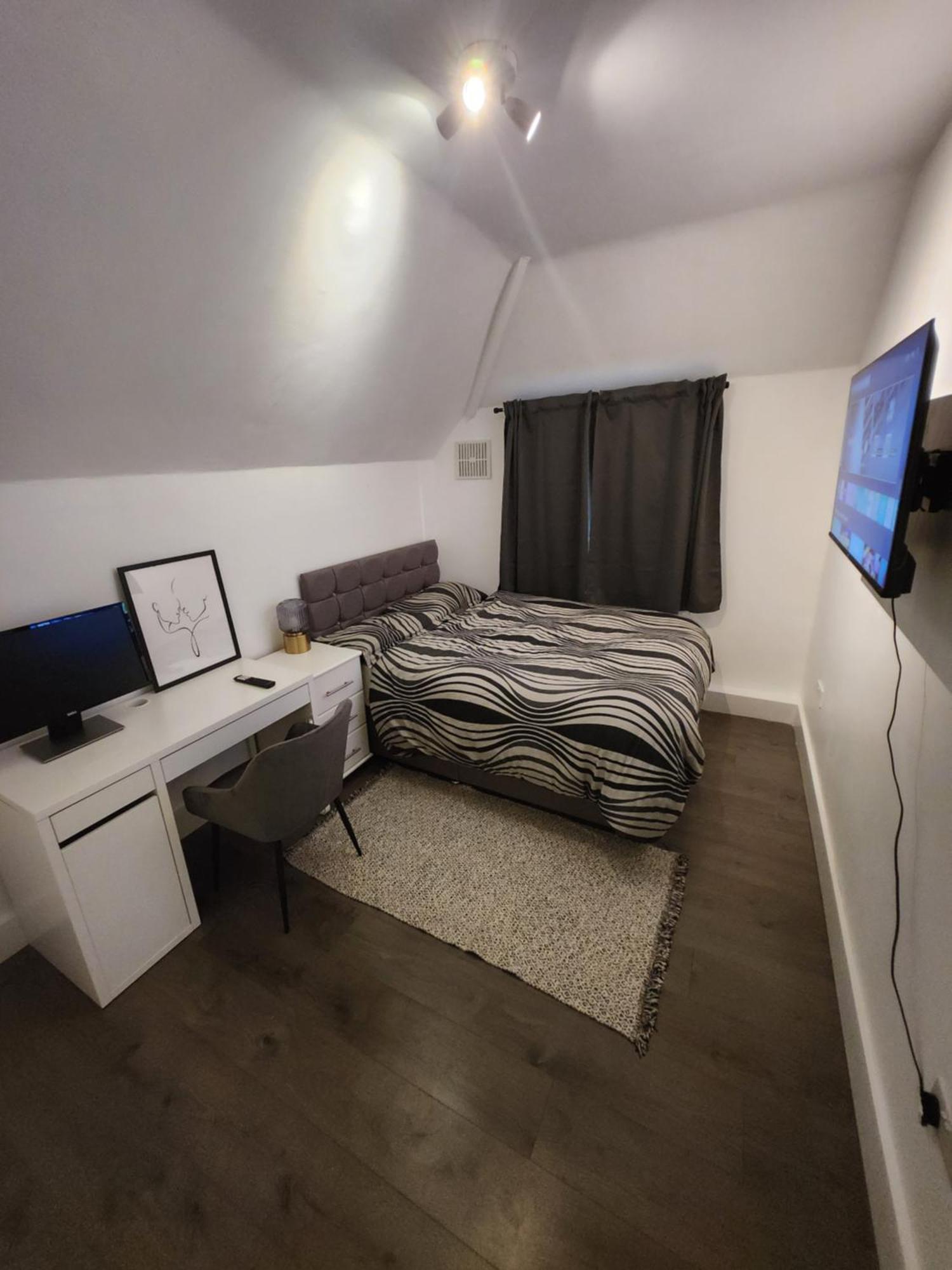 Flat With Work Station, Monitor, Smart Tv & Netflix Apartment London Luaran gambar