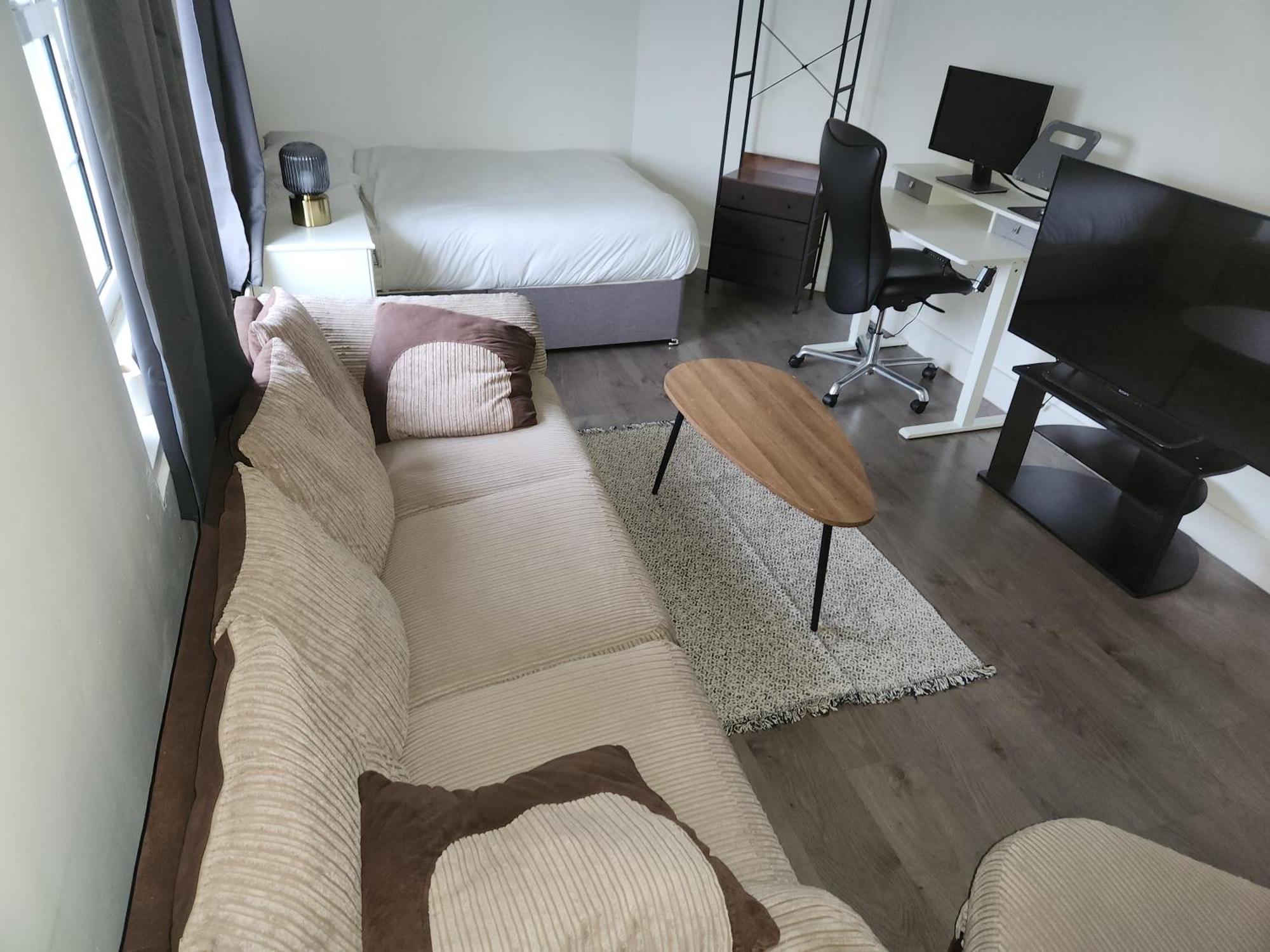 Flat With Work Station, Monitor, Smart Tv & Netflix Apartment London Luaran gambar